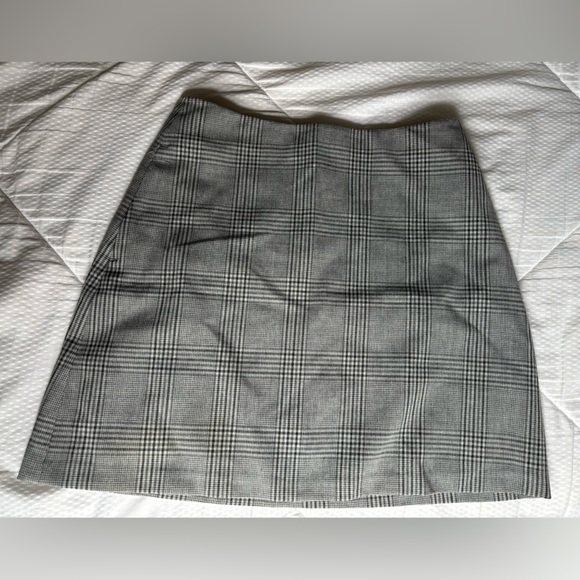 Wilfred Skirt with Pockets - Picture 2 of 7